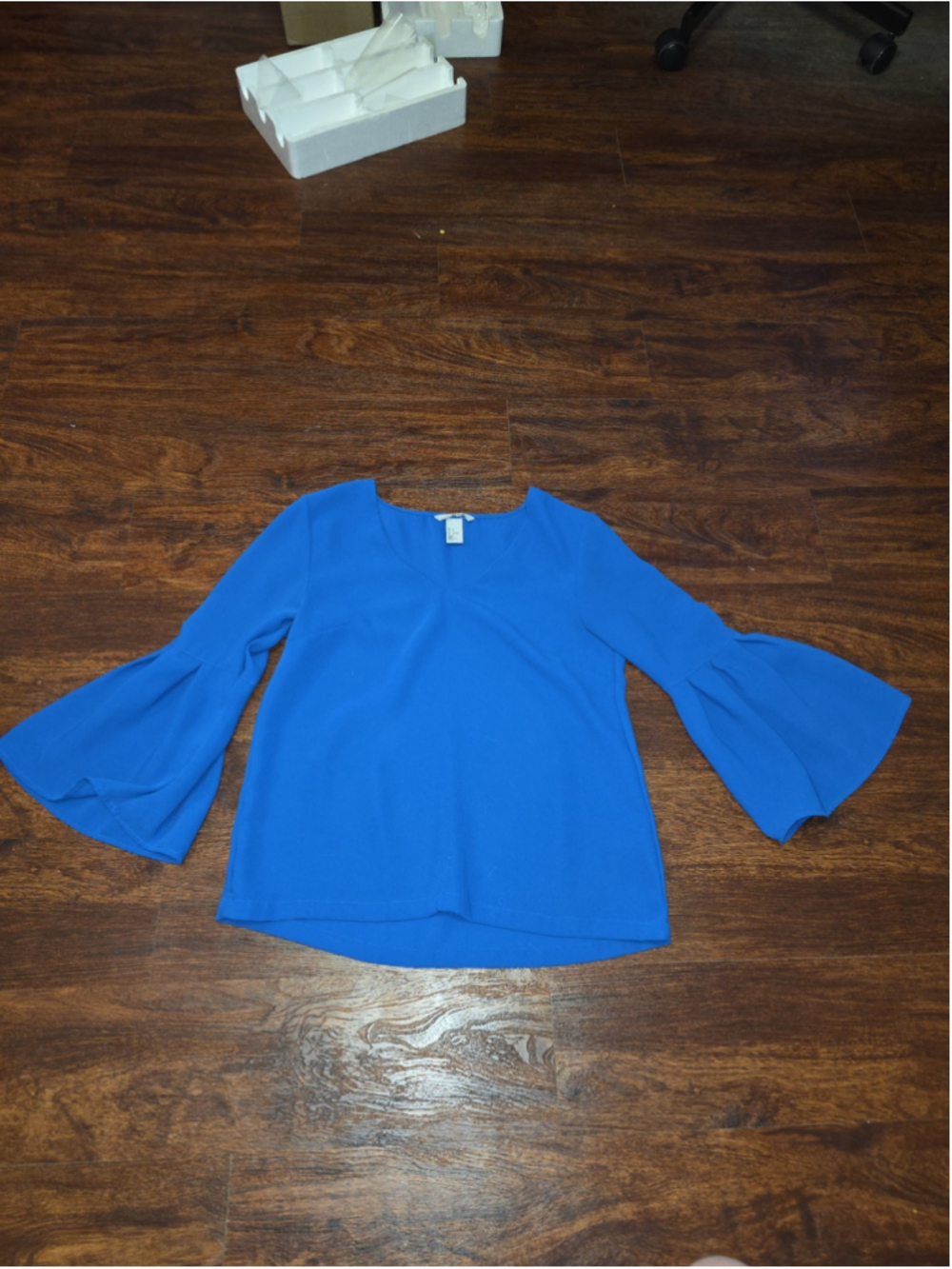 H & M blue bell sleeve shirt size 4